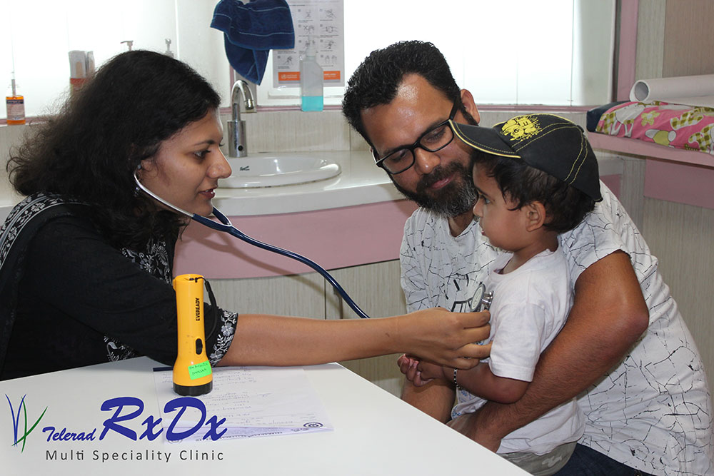pediatrician-checking-kids-RxDx-HealthCare